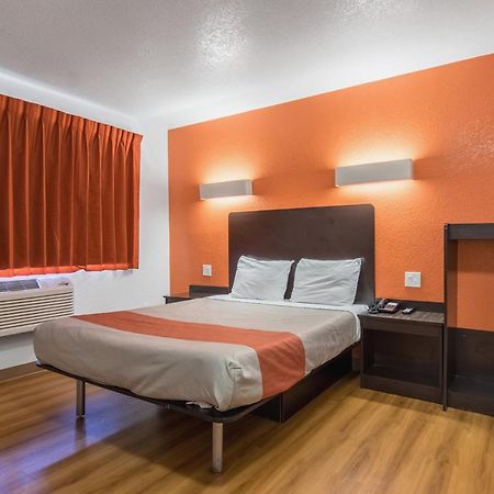 Motel 6 Bakersfield Eksteriør billede