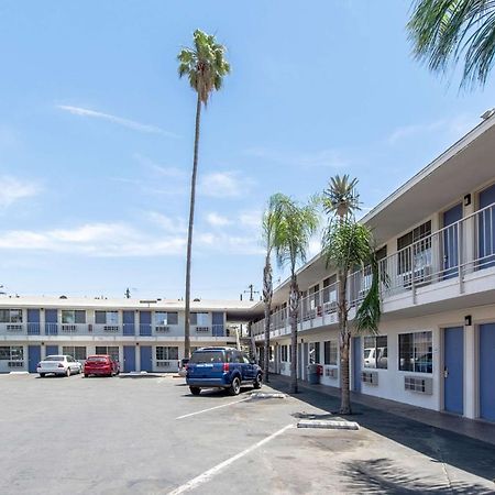 Motel 6 Bakersfield Eksteriør billede
