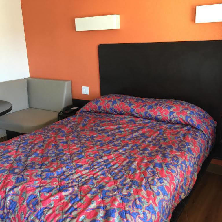 Motel 6 Bakersfield Eksteriør billede