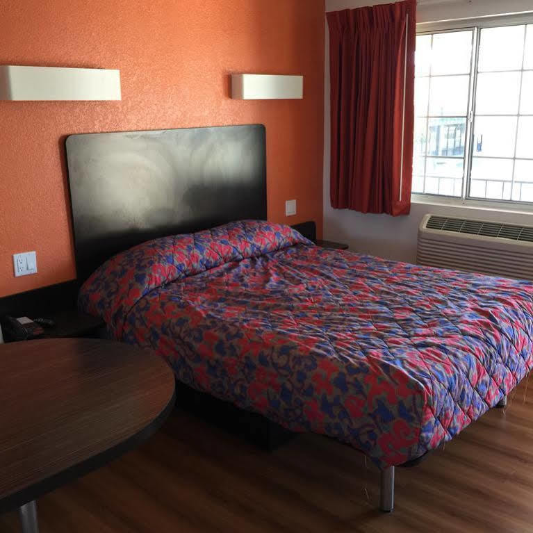 Motel 6 Bakersfield Eksteriør billede