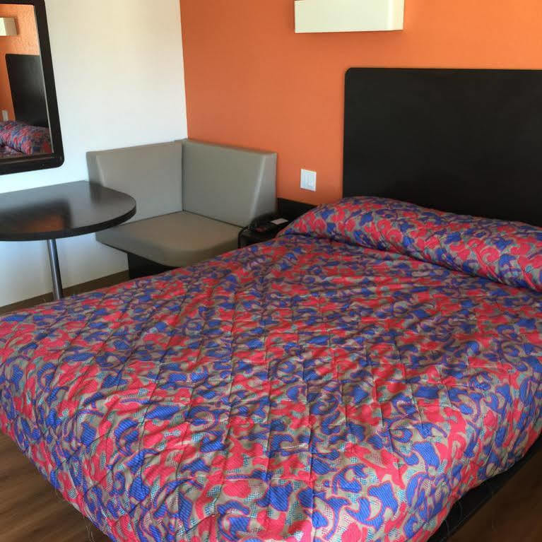 Motel 6 Bakersfield Eksteriør billede