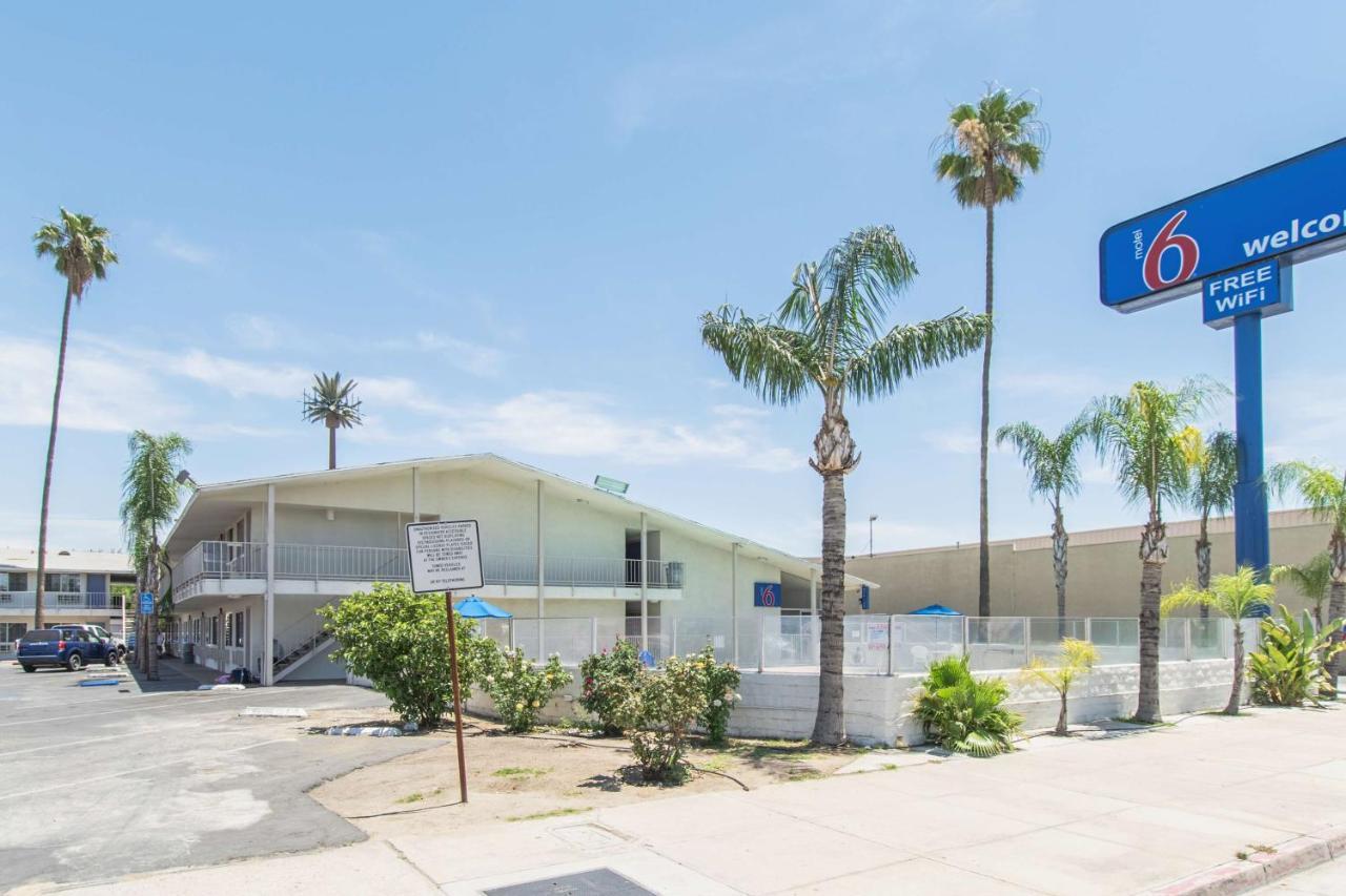 Motel 6 Bakersfield Eksteriør billede