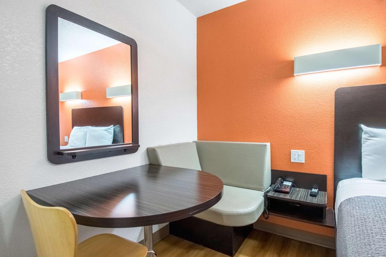 Motel 6 Bakersfield Eksteriør billede