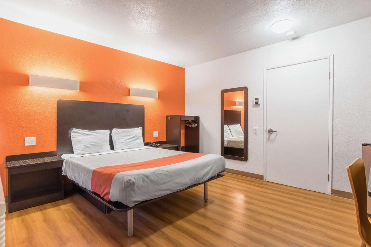 Motel 6 Bakersfield Eksteriør billede