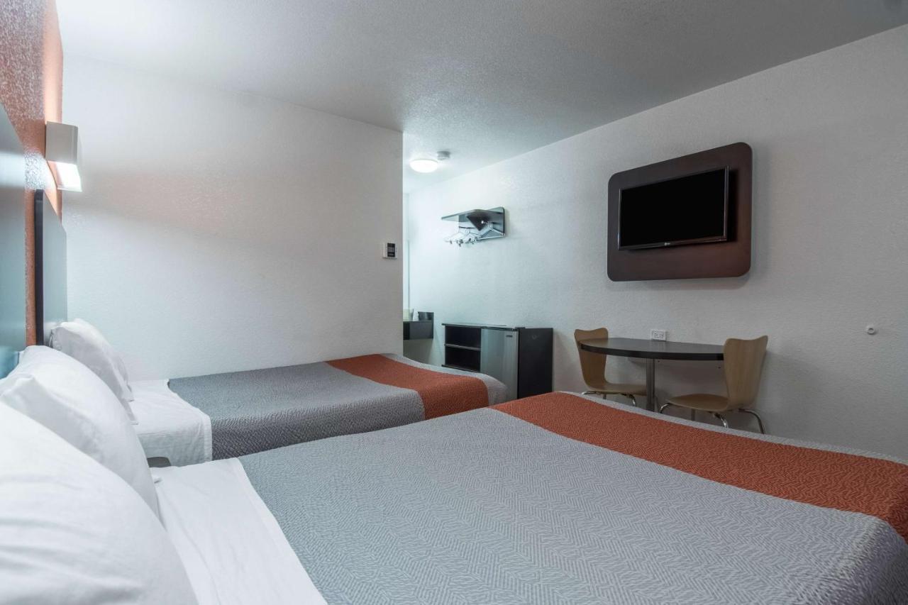 Motel 6 Bakersfield Eksteriør billede