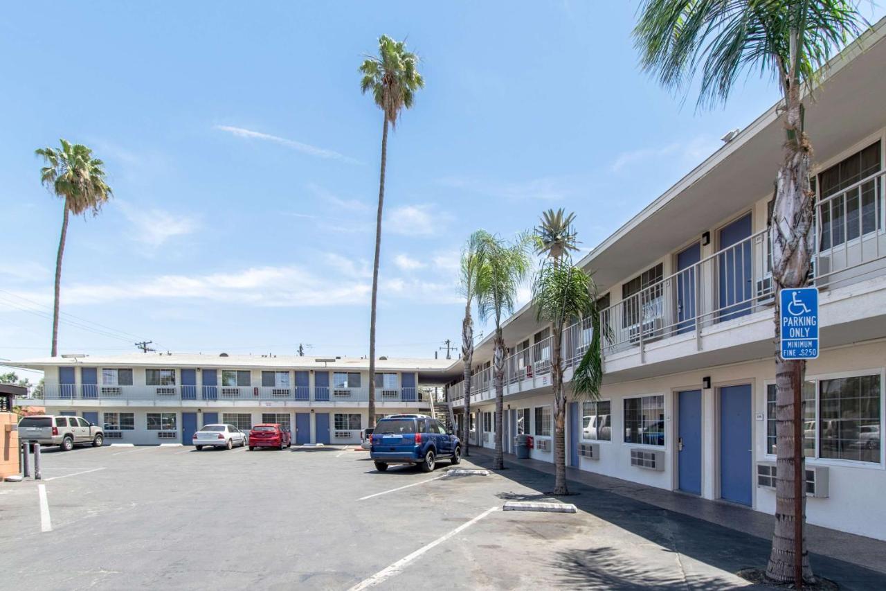 Motel 6 Bakersfield Eksteriør billede