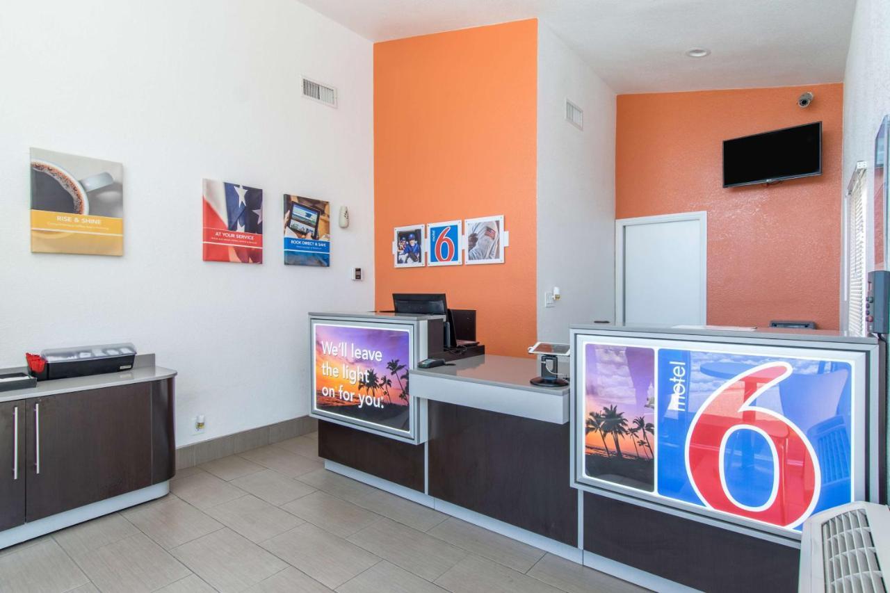 Motel 6 Bakersfield Eksteriør billede
