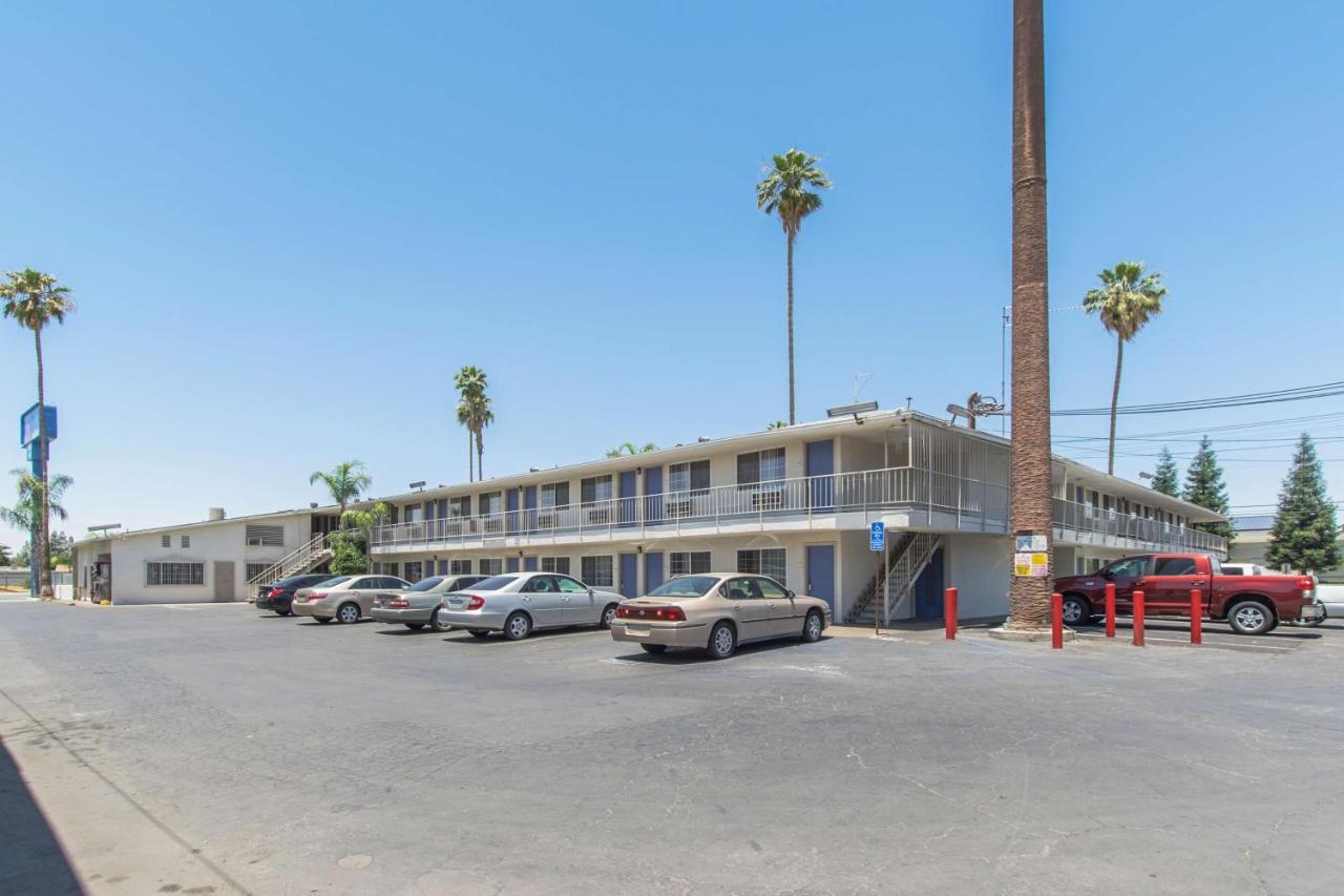 Motel 6 Bakersfield Eksteriør billede