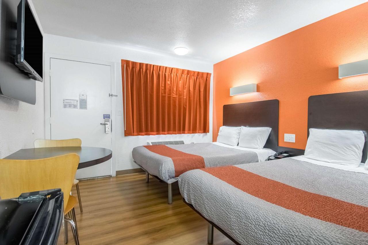 Motel 6 Bakersfield Eksteriør billede