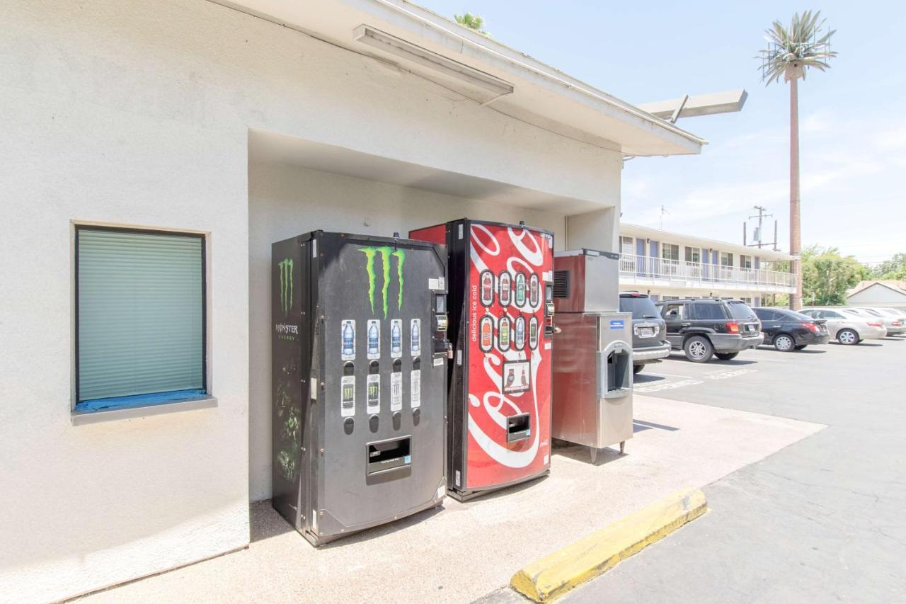 Motel 6 Bakersfield Eksteriør billede