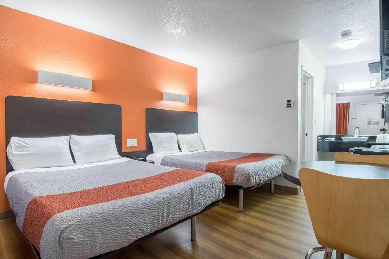 Motel 6 Bakersfield Eksteriør billede