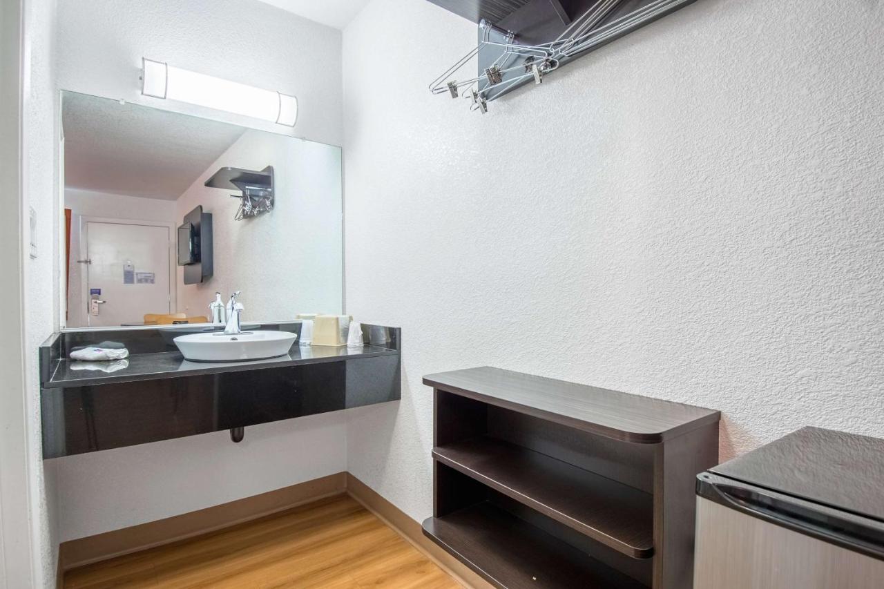 Motel 6 Bakersfield Eksteriør billede